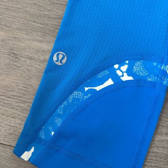 Lululemon Women’s Camouflage Blue Line Leggings
size 2 - Picture 3 of 4